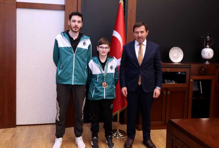 konyanin-gururu-tahir-efe-sampiyonlugun-ardindan-baskan-kilcayi-ziyaret-etti