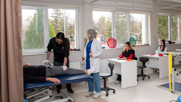 selcuk-tipta-dort-kritik-birimde-yenilige-gidildi