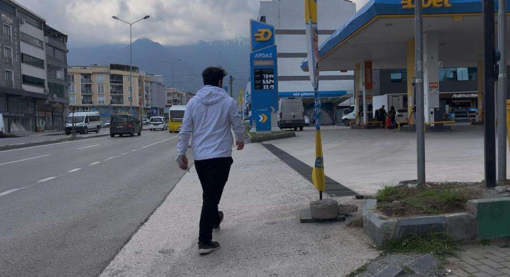 akaryakit-gorevlisi-plakayi-okuyamadi-fise-putin-yazdi-isinden-oldu