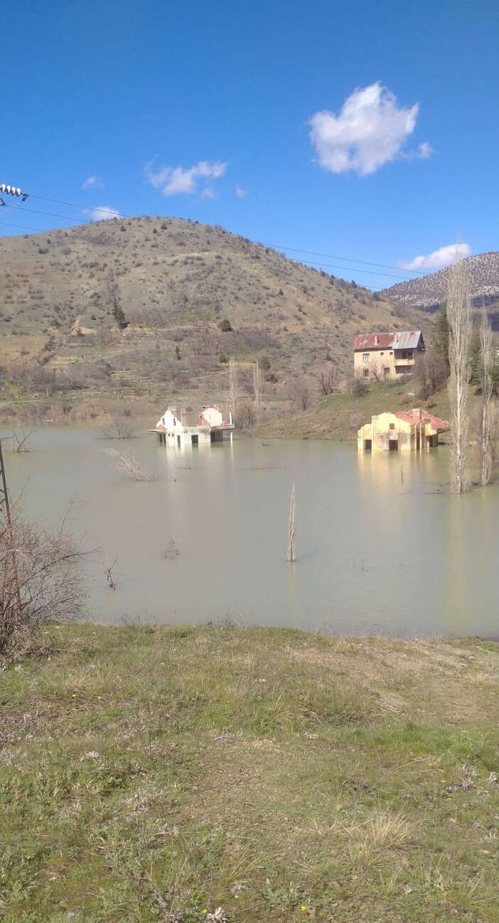 konyada-koca-bir-mahalle-sular-altinda-kaliyor-hatiralar-da-birer-birer-kayboluyor