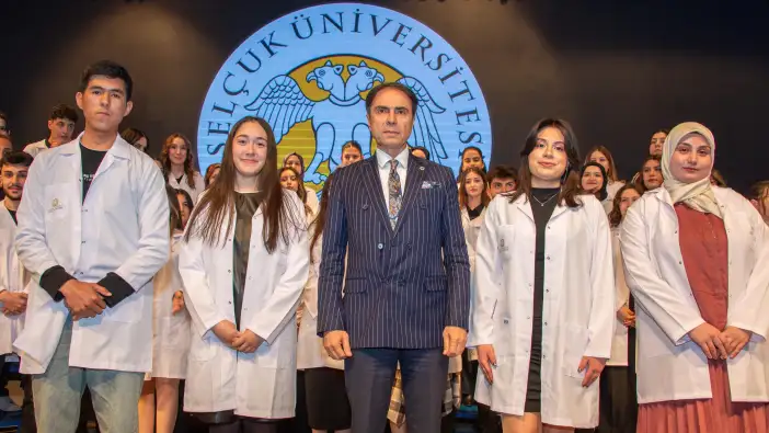 selcuk-universitesinde-beyaz-onluk-heyecani