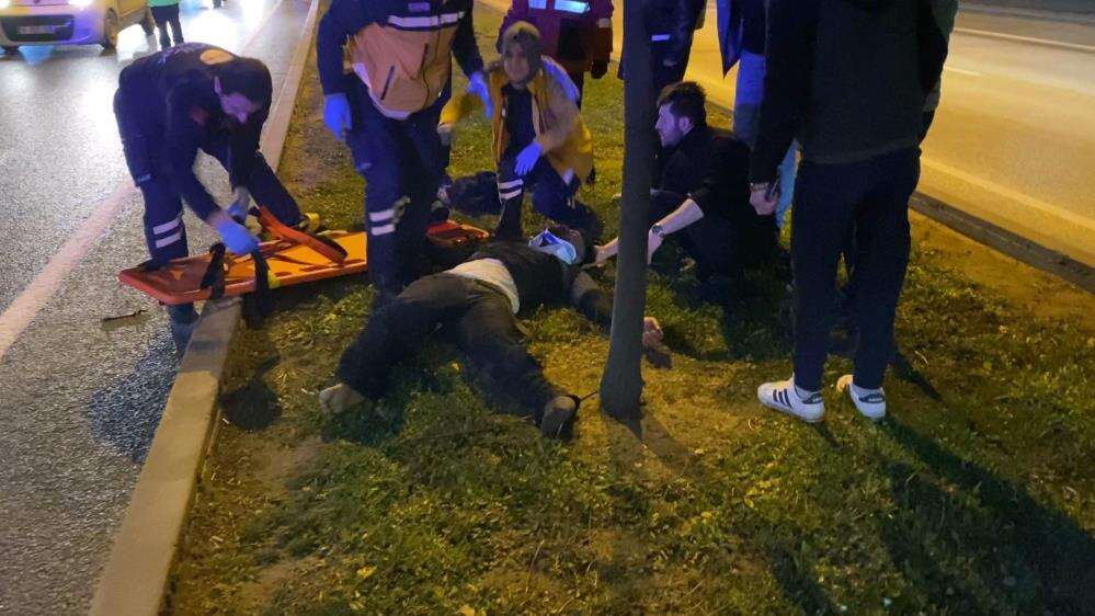 yere-dusen-telefonunu-almak-isterken-canindan-oluyordu