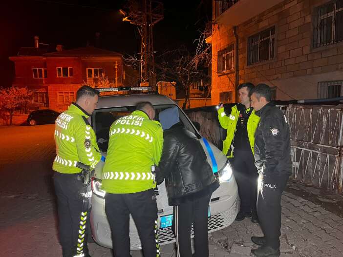 kaza-yapan-kadinin-aracini-arkadasi-kacirdi