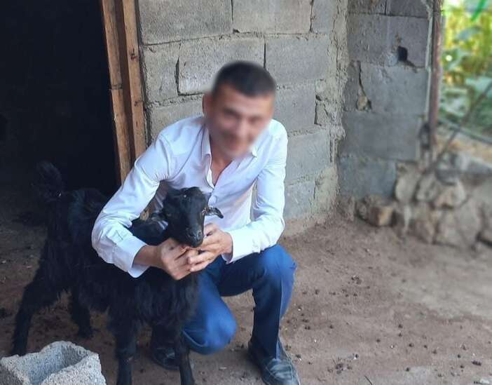 komsusu-yasli-kadina-dehseti-yasatti-ellerini-kesip-bileziklerini-caldi