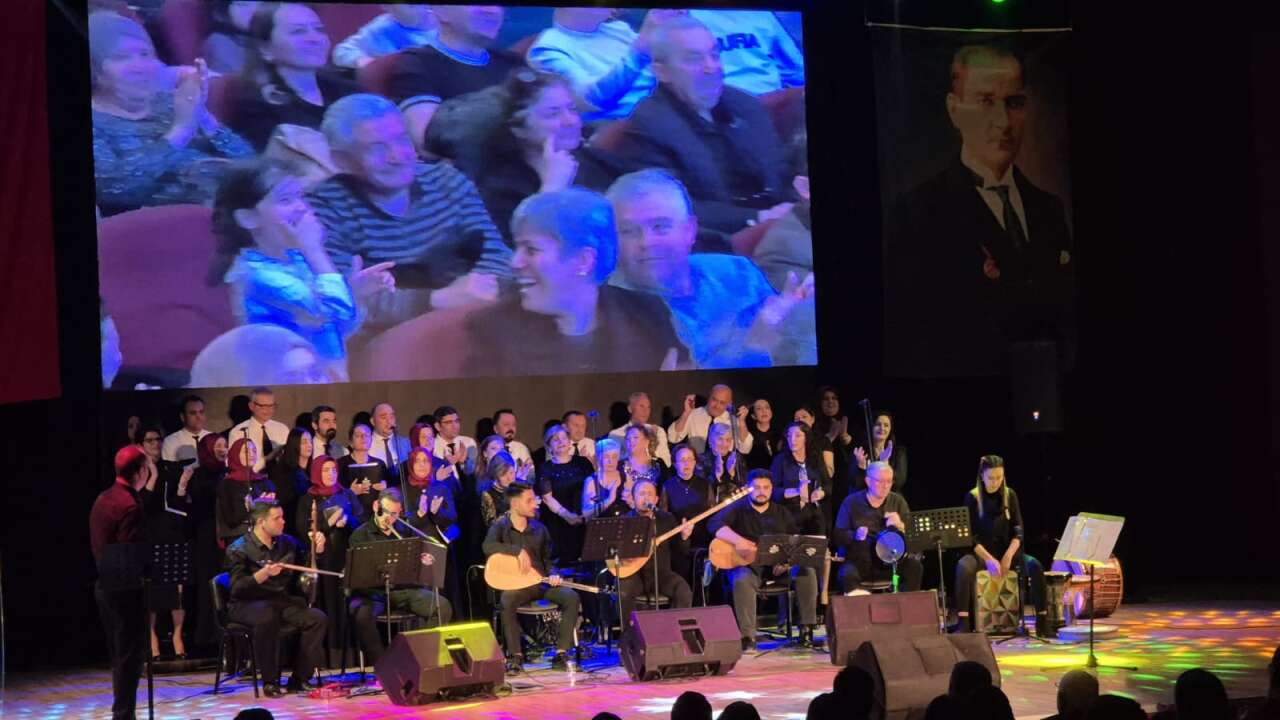 konya-aksehir-turku-toplulugu-ilk-konserinde-buyuk-begeni-topladi