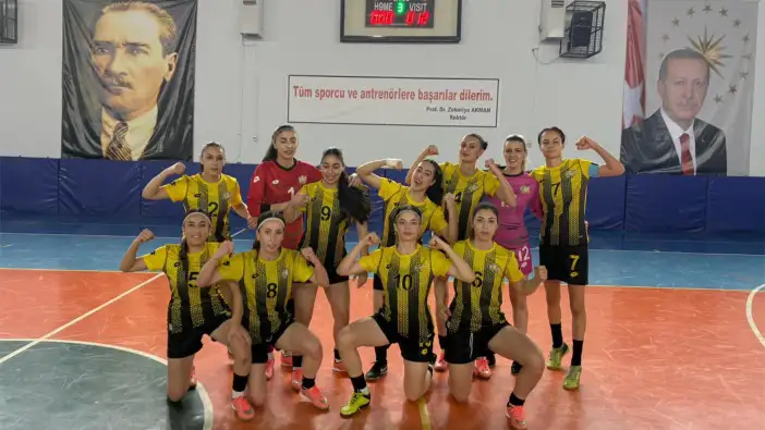 selcuk-universitesinin-altin-kizlari-namaglup-zirvede