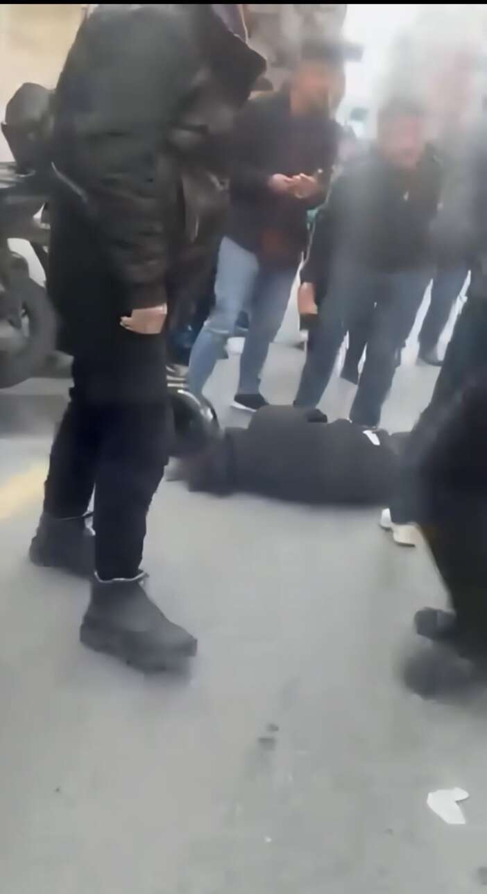 kaza-yapan-ehliyetsiz-surucu-yarali-kiz-arkadasini-birakip-kacti