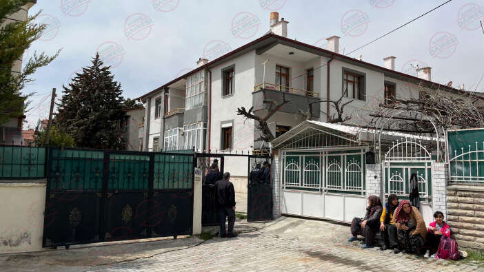 konya-selcukluda-deprem-panigi-bir-binada-catlak-olustu