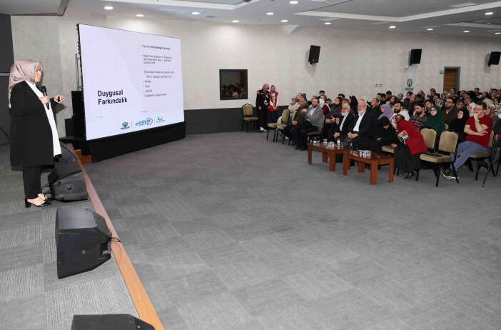 konyada-umre-odullu-programin-ikinci-oturumu-tamamlandi