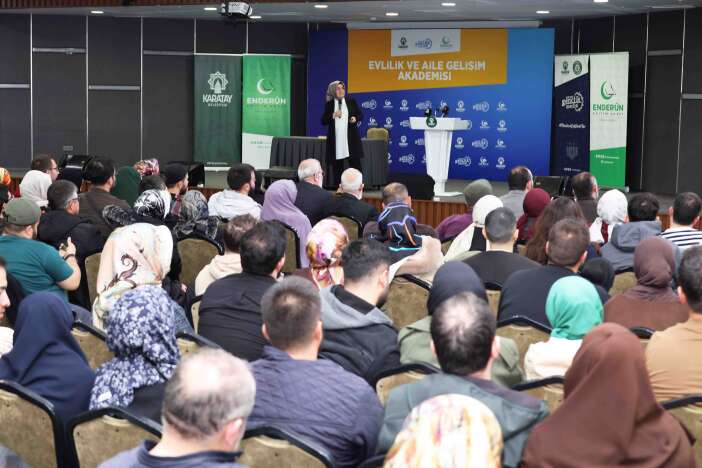 konyada-umre-odullu-programin-ikinci-oturumu-tamamlandi