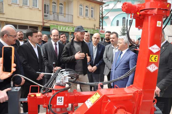 konyada-ureticilere-1-milyon-50-bin-tllik-yem-makinesi-dagitildi