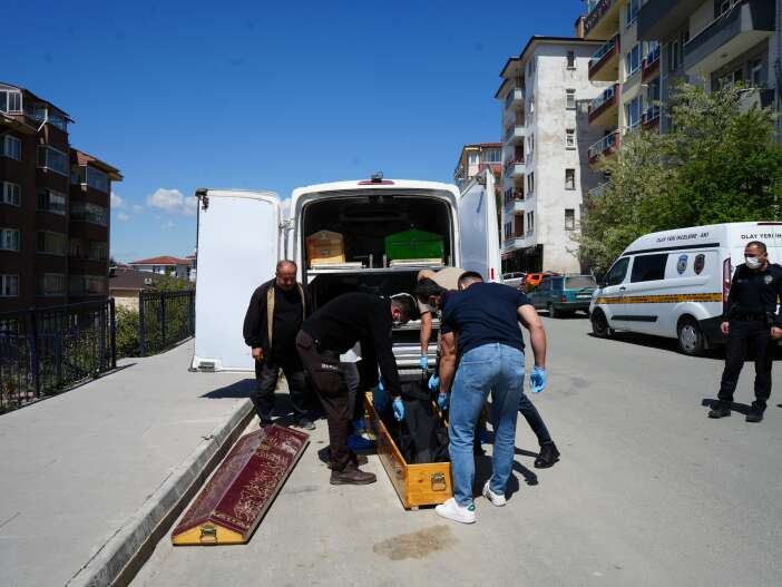 oldurdugu-hamile-esinin-cesediyle-10-gun-yasayan-adamin-anlattiklari-kan-dondurdu