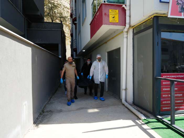 oldurdugu-hamile-esinin-cesediyle-10-gun-yasayan-adamin-anlattiklari-kan-dondurdu