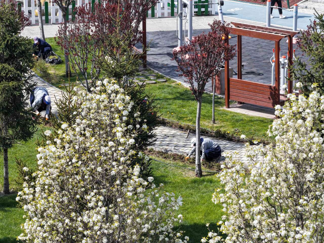 park-ve-bahcelerde-mesai-tamamlandi-meram-yaza-hazir