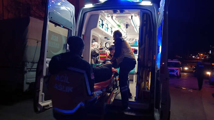 universiteli-genc-evinin-onunde-bicaklandi-durumu-agir