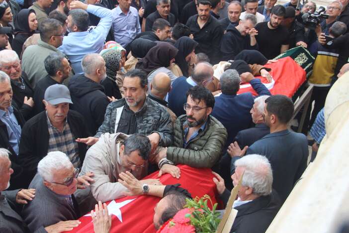 okul-saldirisinda-olen-4-arkadas-yan-yana-topraga-verildi