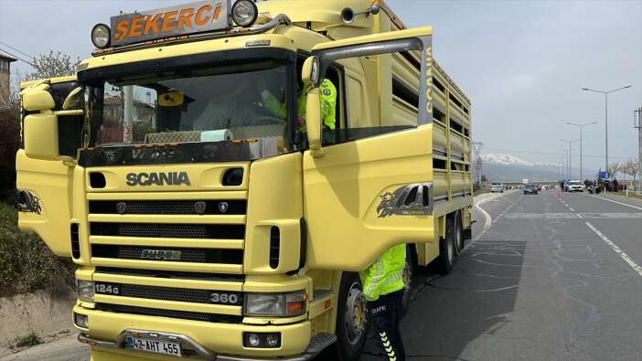 konyada-kamyonla-carpisip-direge-vuran-tofas-bu-hale-geldi