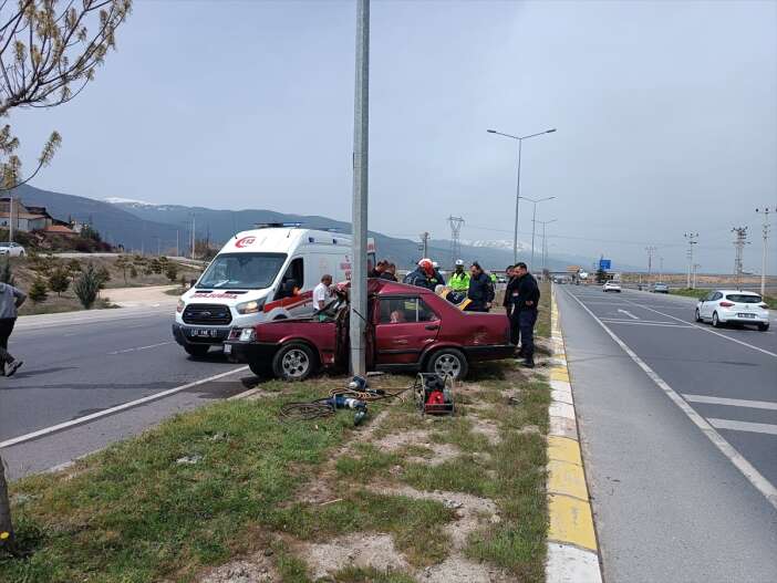 konyada-kamyonla-carpisip-direge-vuran-tofas-bu-hale-geldi