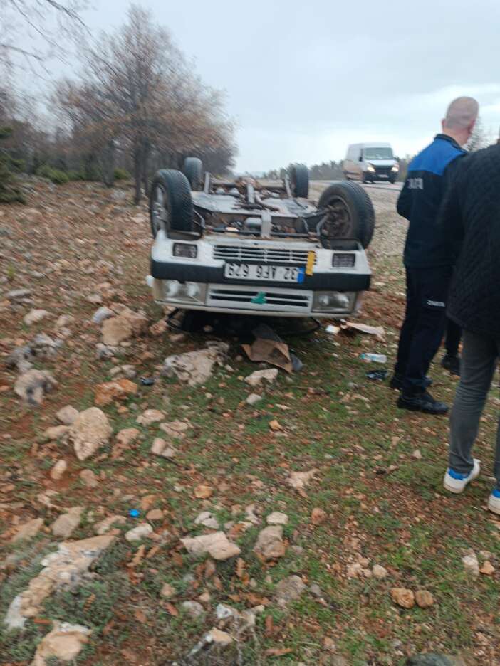 konyada-mucize-kurtulus-takla-atan-arabadan-burunlari-kanamadan-ciktilar