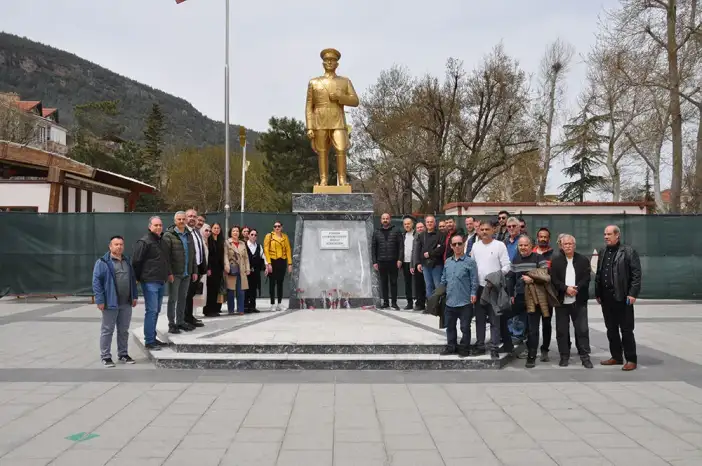 konyada-yurekler-tek-saf-oldu-egitimciler-giyabi-cenaze-namazi-kildi