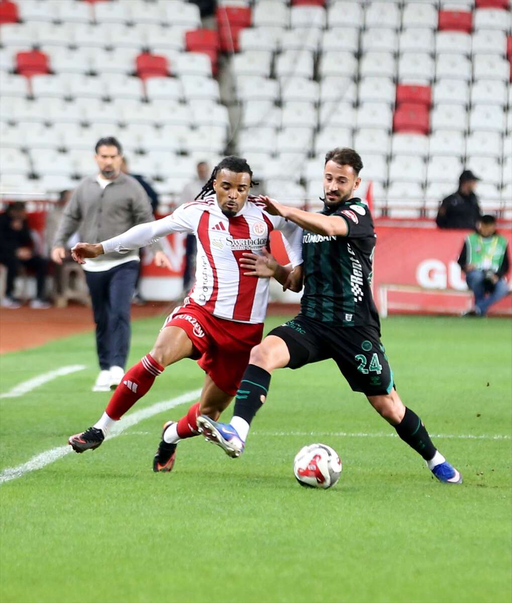 konyaspor-deplasmanda-antalyasporu-2-golle-gecti