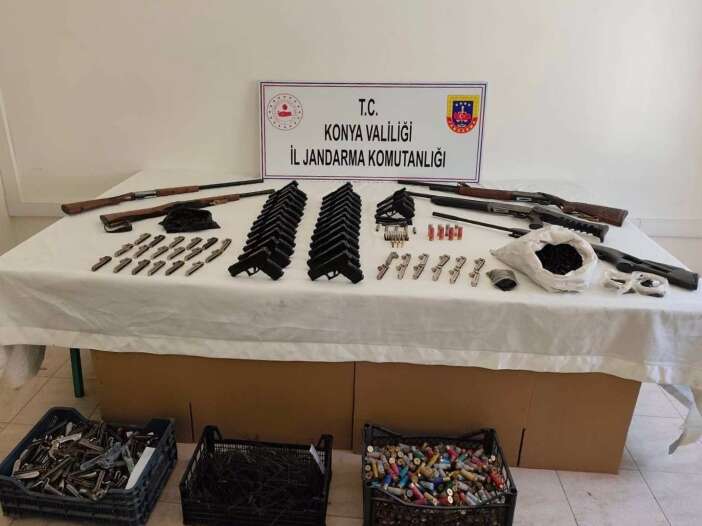 silahli-katliamlarin-gundemde-oldugu-donemde-konyada-jandarmadan-dikkat-ceken-operasyon