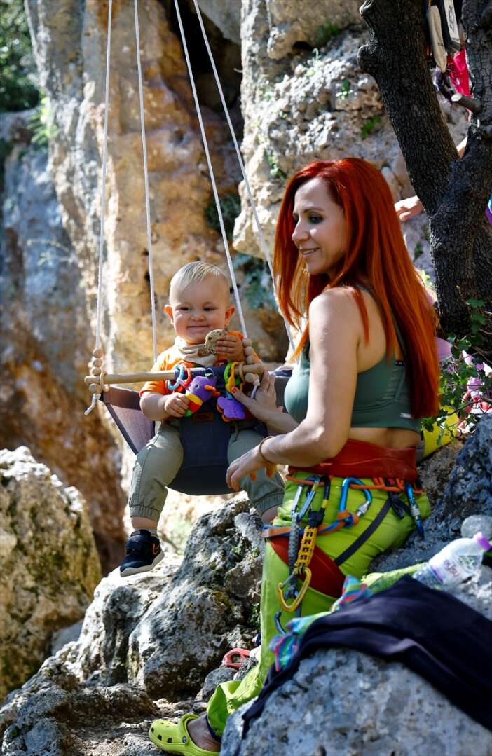 15-aylik-bebekleriyle-zirveleri-astilar-doga-tutkusu-ailece-sinir-tanimadi