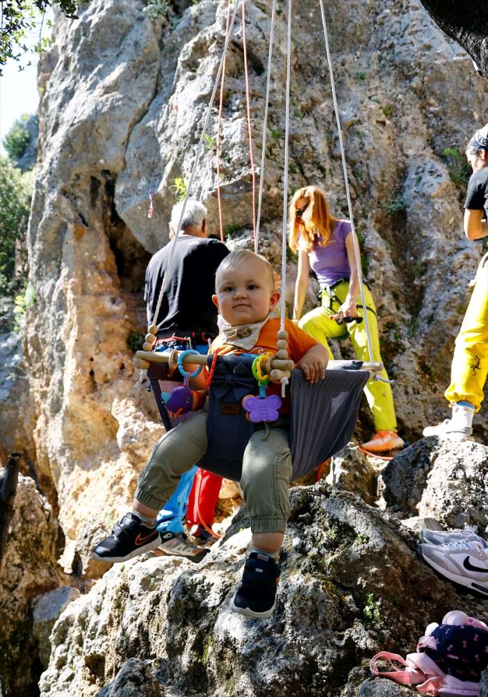 15-aylik-bebekleriyle-zirveleri-astilar-doga-tutkusu-ailece-sinir-tanimadi