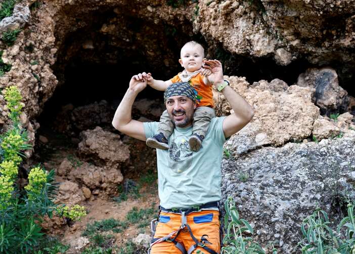 15-aylik-bebekleriyle-zirveleri-astilar-doga-tutkusu-ailece-sinir-tanimadi