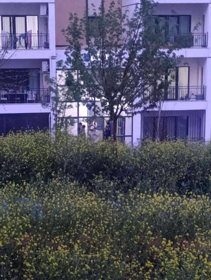 19-yasindaki-genc-kiz-polis-babasinin-silahiyla-kendini-vurdu