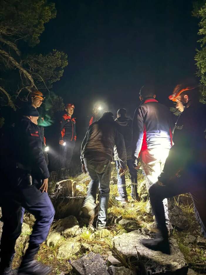 ekipler-zamanla-yaristi-konyada-daglik-alanda-gece-yarisi-kurtarma-operasyonu