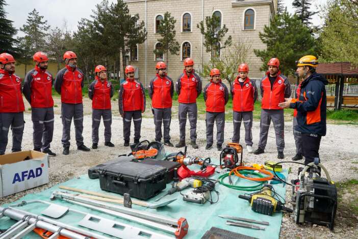 konyada-kizilay-ekipleri-hayat-kurtarmak-icin-egitime-girdi