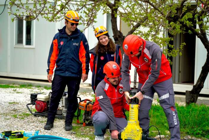 konyada-kizilay-ekipleri-hayat-kurtarmak-icin-egitime-girdi