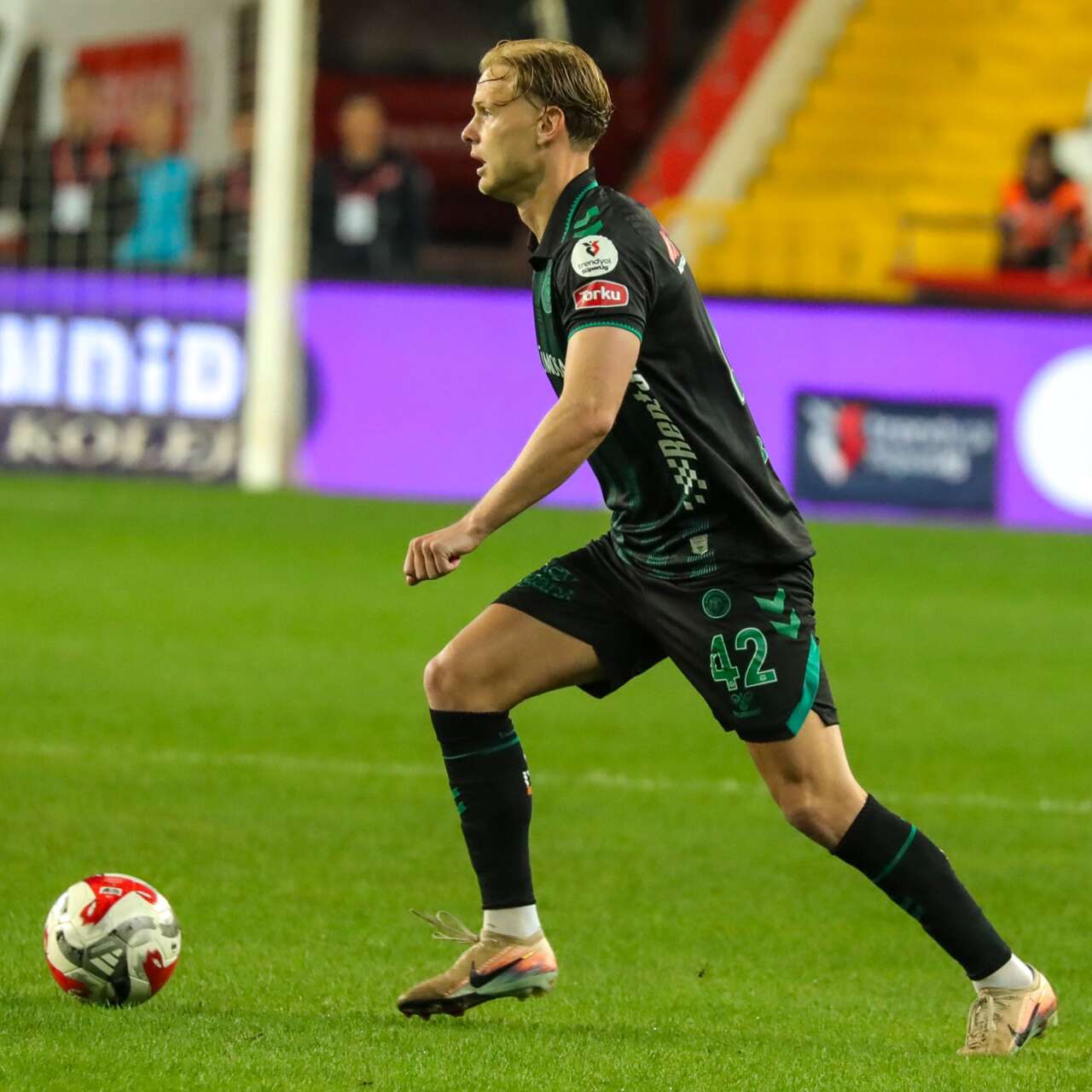 konyaspordan-2-isim-trabzonspor-macini-kaciracak