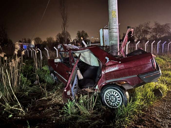 otomobil-beton-direge-carpti-1-olu-1-yarali-var