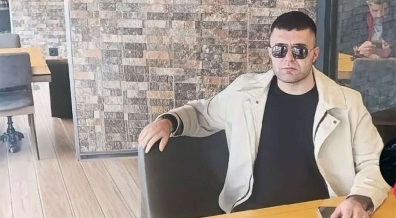 17-yasindaki-genc-balkondan-girdigi-evde-cinayet-isledi-azmettirici-abi-kardes-tutuklandi