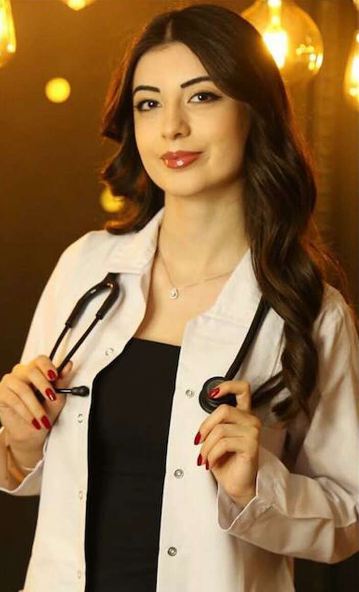 bariyerlere-carpan-otomobil-alev-aldi-genc-doktor-feci-sekilde-oldu