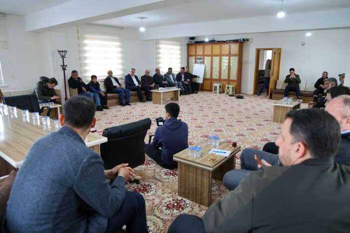 baskan-pekyatirmaci-dis-mahalle-ziyaretlerini-surduruyor