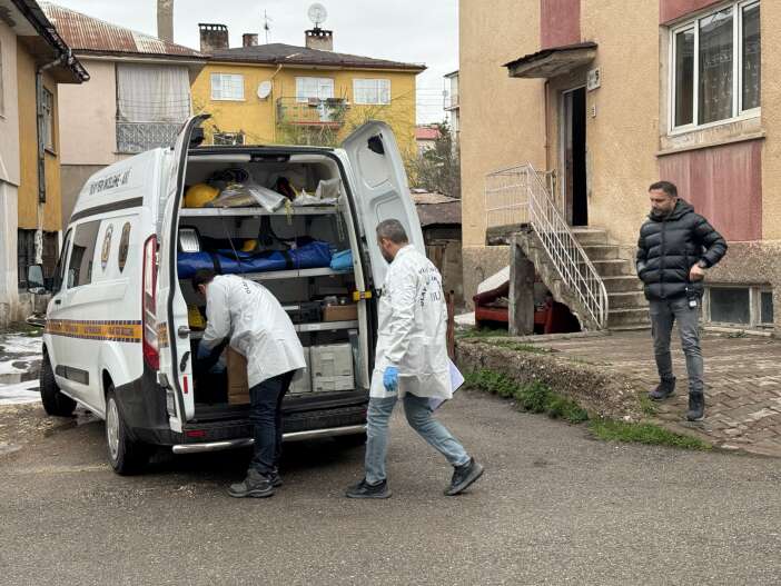 bicakladigi-esini-eve-kilitleyip-kacti