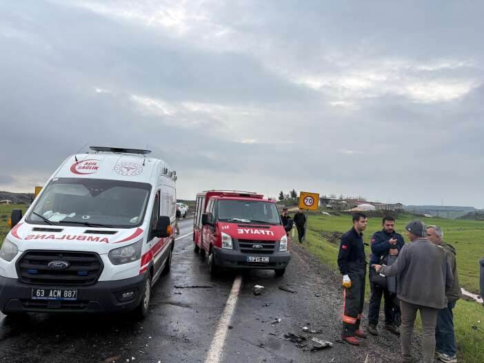 tir-ile-hafif-ticari-aracin-carpismasi-sonucu-2-kisi-oldu