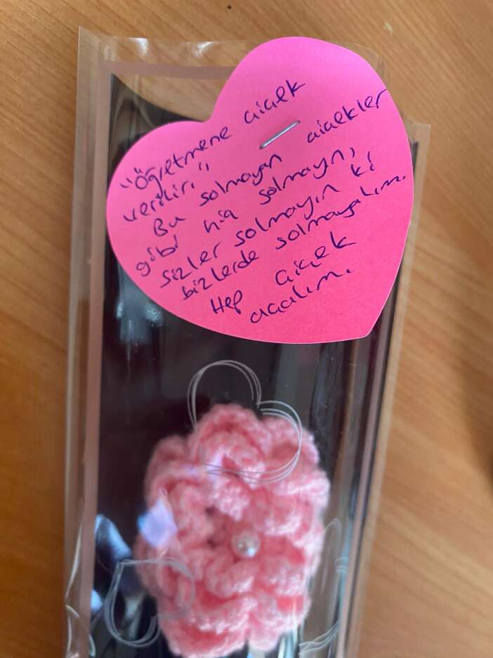 acinin-golgesinde-konyada-ogretmenlere-uzatilanlar-yurekleri-isitti