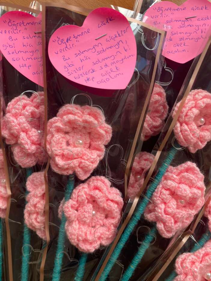 acinin-golgesinde-konyada-ogretmenlere-uzatilanlar-yurekleri-isitti