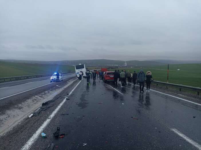 aksarayda-yolcu-otobusu-10-araca-carpti-cok-sayida-yarali-var