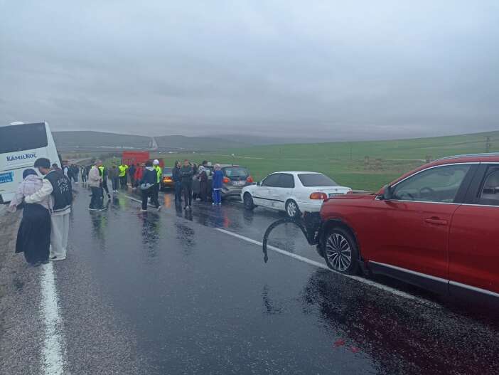 aksarayda-yolcu-otobusu-10-araca-carpti-cok-sayida-yarali-var