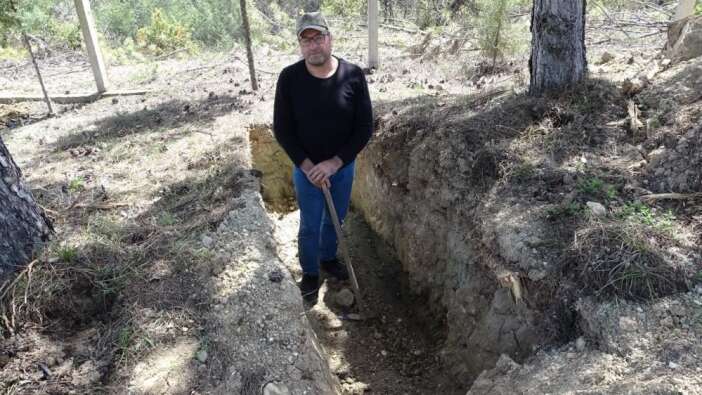 defalarca-olumden-dondu-dokuz-canim-bitti-diyerek-kendi-mezarini-kazdi