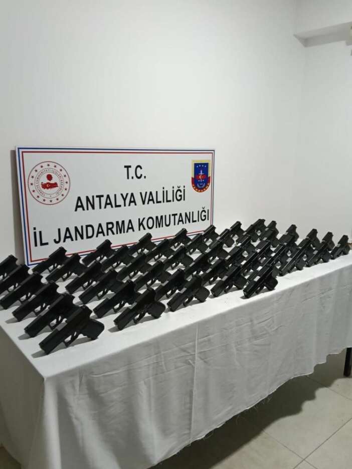 konya-ve-antalyada-silah-kacakcilarina-darbe-vuruldu