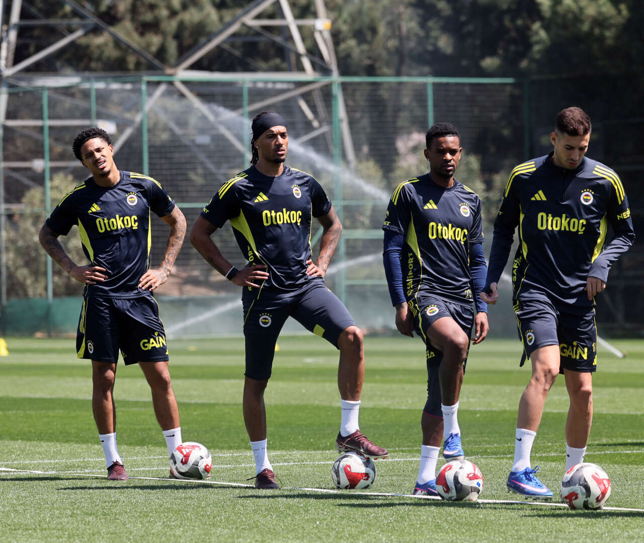 konyasporun-rakibi-fenerbahce-hazirliklarini-tamamladi-konyaya-geliyor