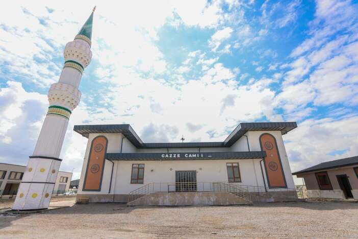 meramda-yeni-bir-cami-daha-yukseldi