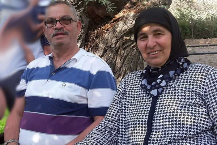 hali-silkeleme-meselesi-yuzunden-komsularini-oldurup-kadesten-yardim-istemisler