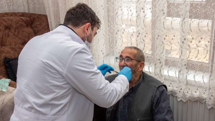 selcuk-universitesi-konyada-iyilik-ve-saglik-dagitmaya-devam-ediyor